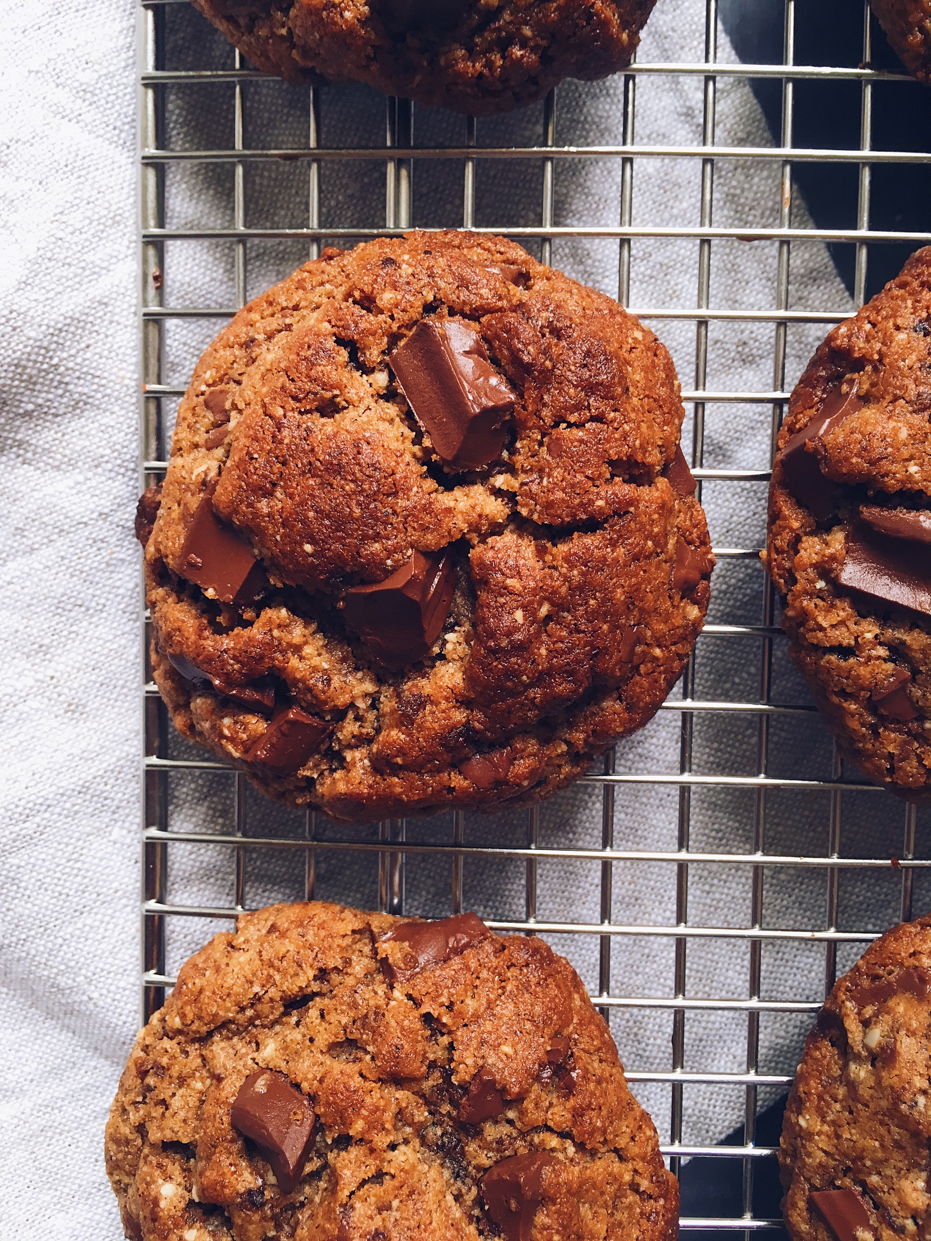 Cookies Paleo Aux Pepites De Chocolat Clemfoodie