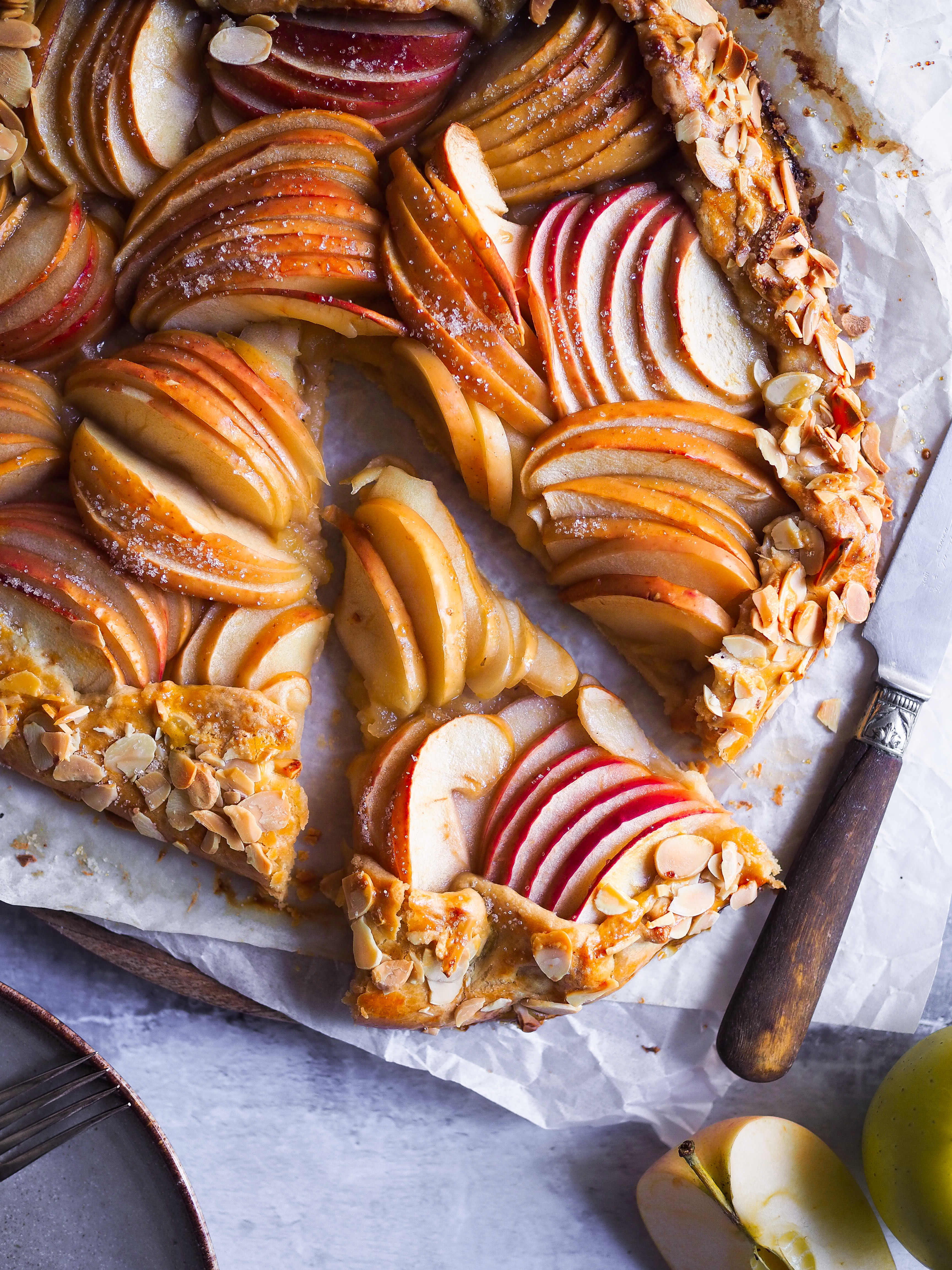 Tarte Rustique Aux Pommes Et Amandes - Clemfoodie