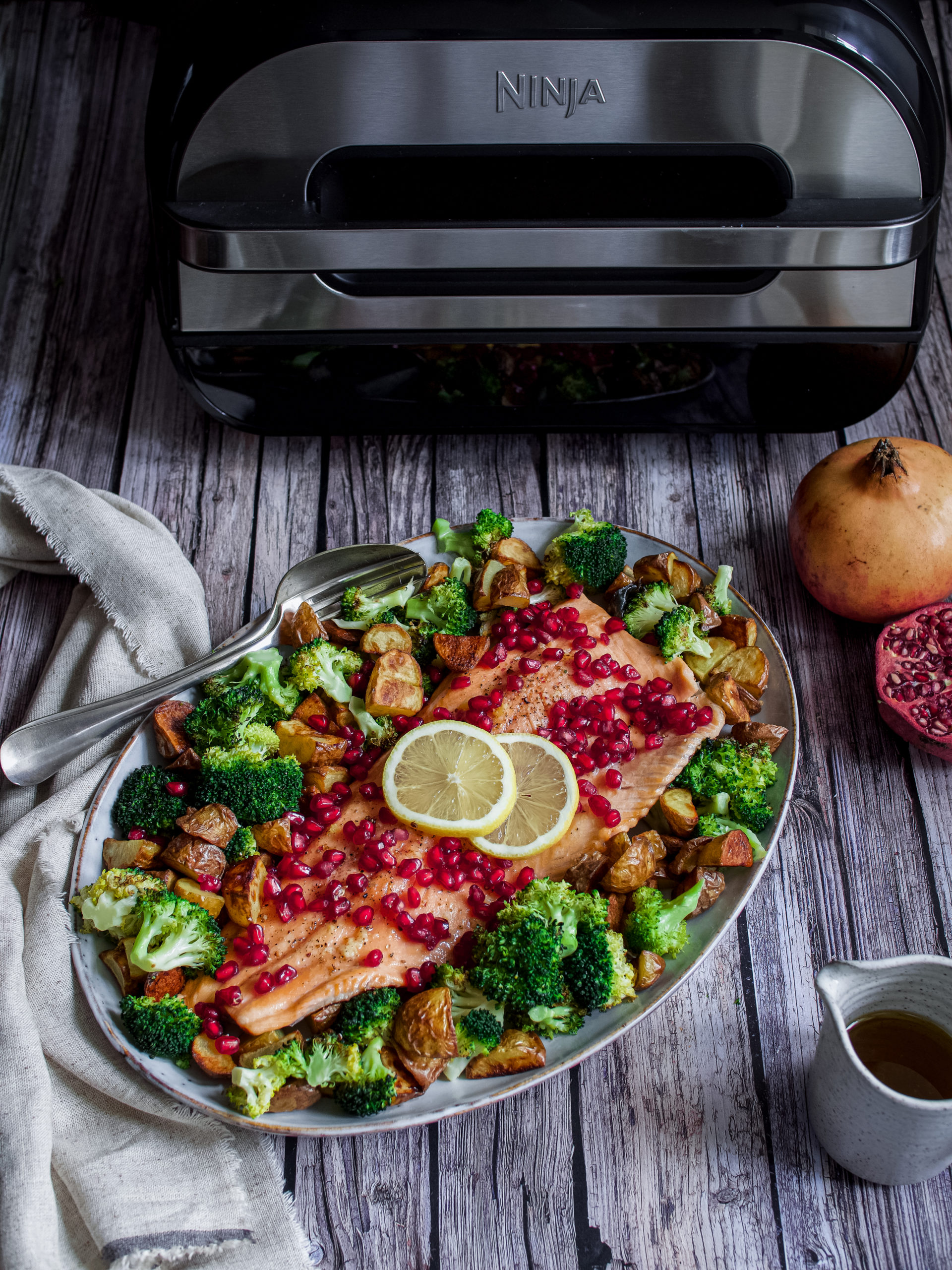 Saumon grillé, pommes de terre et brocolis avec le Ninja Foodi